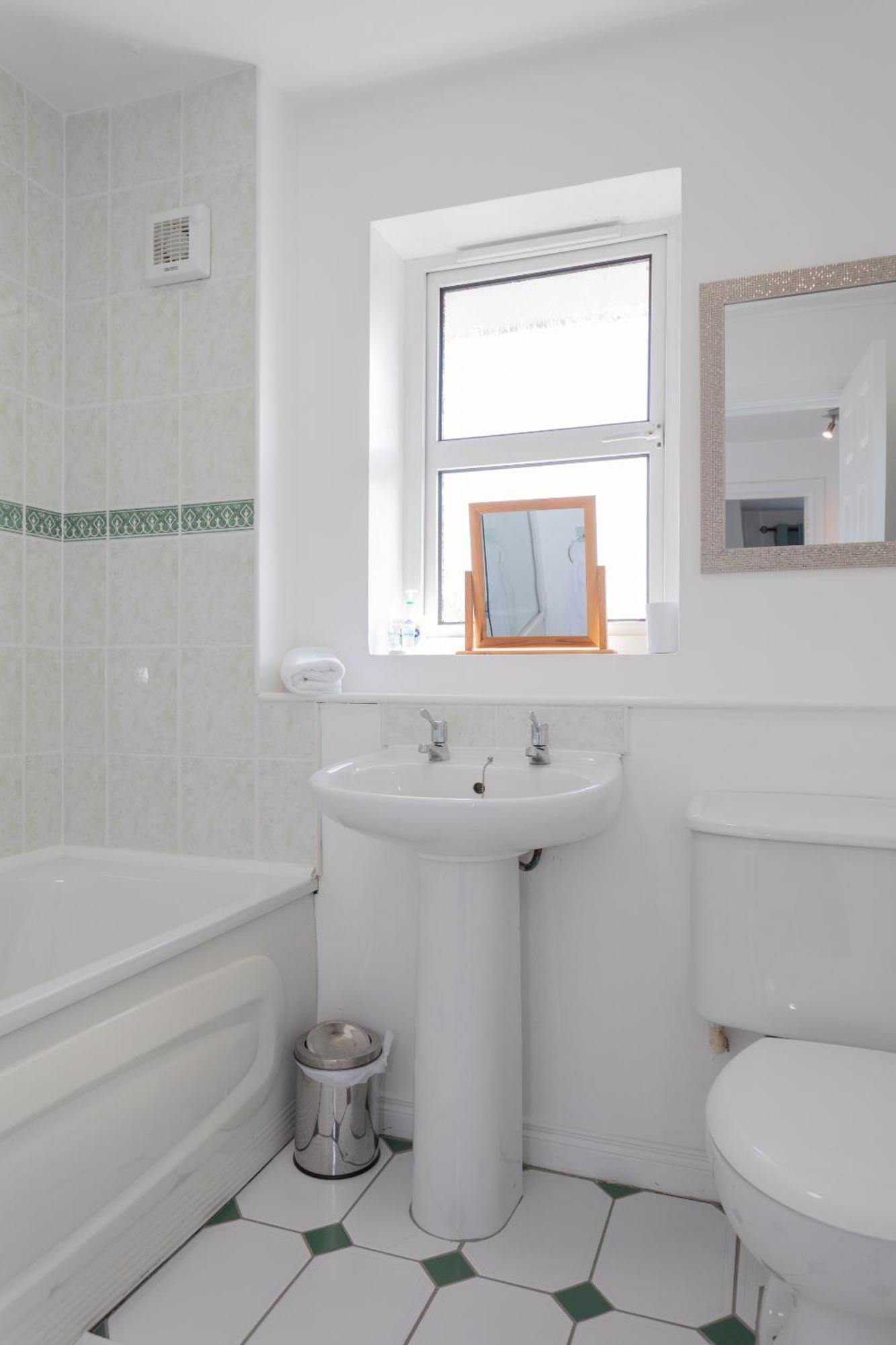 Ardenlee - Stylish 3 Bed Apt Close To City, Parking And Wifi Belfast Extérieur photo